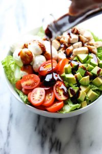 salade bio à manger au déjeuner