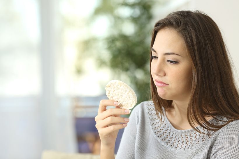 Jsou rýžové chlebíčky a kaiserky zdravější než bílé rohlíky?