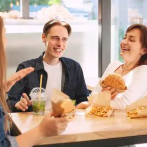Jde se zdravě najíst ve fast-foodu? Poradíme jak si vybrat