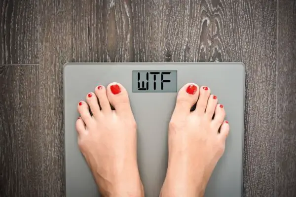 Fluctuations de poids : 7 raisons pour un chiffre anormalement élevé sur la balance
