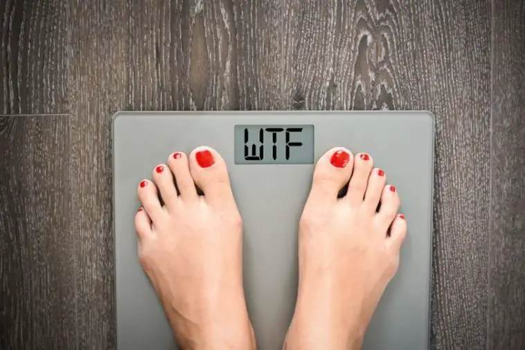 Kolísání váhy: 7 důvodů pro podezřele vyšší číslo na váze