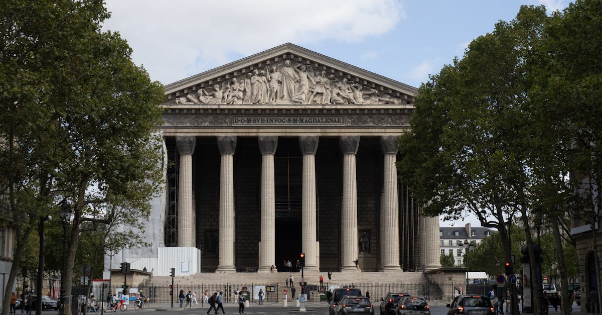 découvrez la recette traditionnelle des madeleines : des petits gâteaux moelleux au goût délicat, parfaits pour accompagner vos moments gourmands. astuces et conseils pour réussir vos madeleines maison.