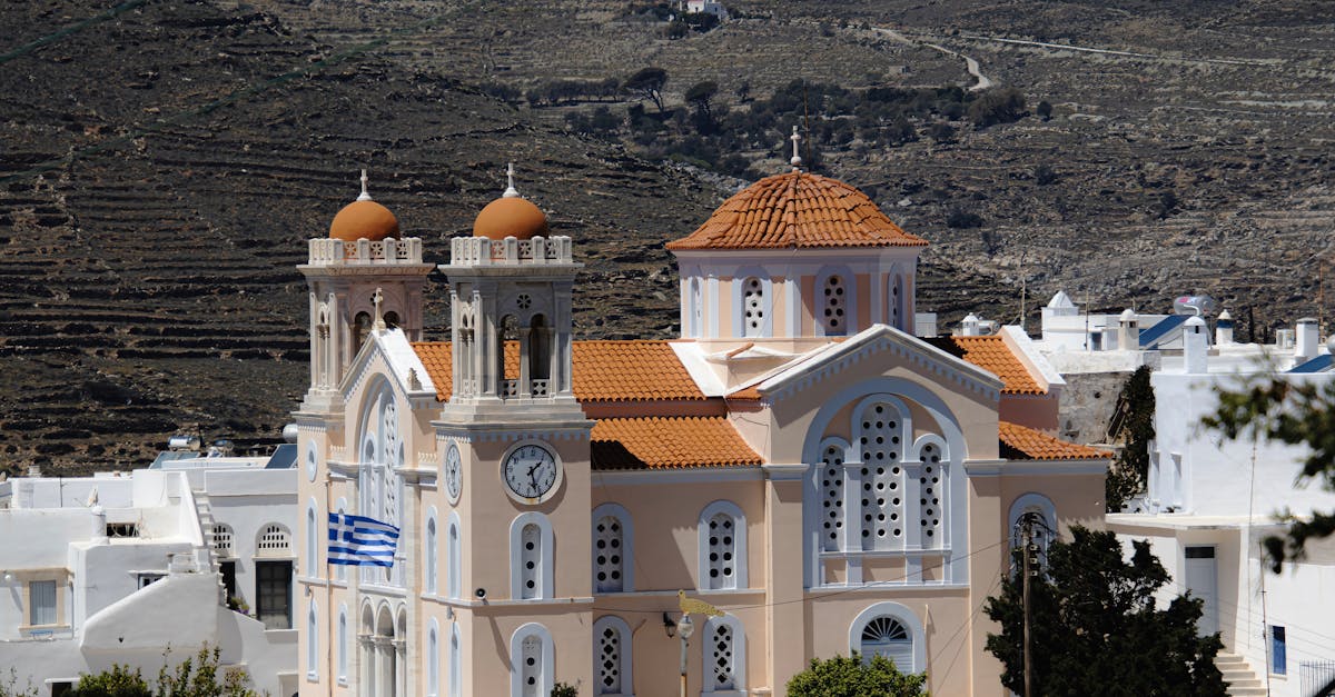 découvrez pyrgos, un village traditionnel au cœur de santorin, célèbre pour ses ruelles pittoresques, son patrimoine historique et ses vues panoramiques sur la mer égée.