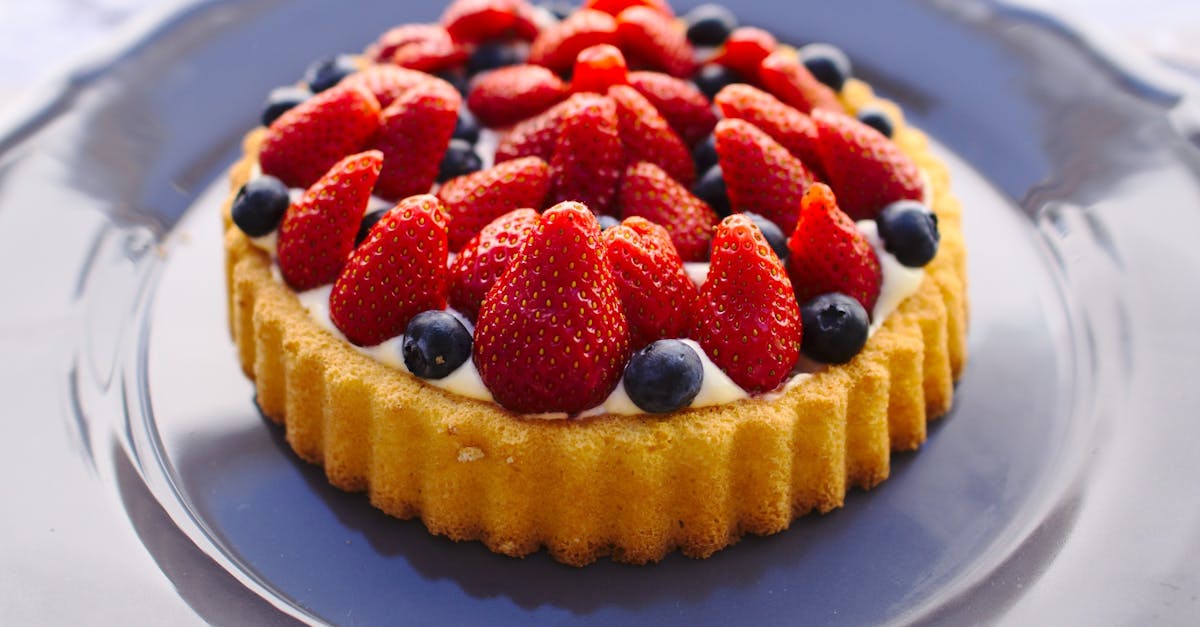 découvrez la tarte, un dessert classique et savoureux à décliner selon vos envies : fruits, chocolat ou crème. facile à préparer et parfaite pour toutes les occasions, la tarte ravira petits et grands gourmands.